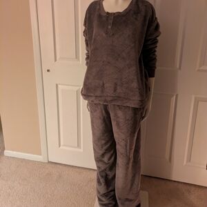 Vince Camuto Charcoal Lounge Top